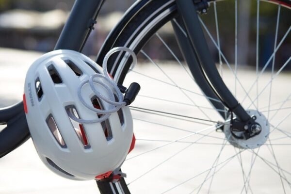 accessories-lock-with-key-100-grey-decathlon-8303580-3.jpg Accessories Lock with Key 100 Grey